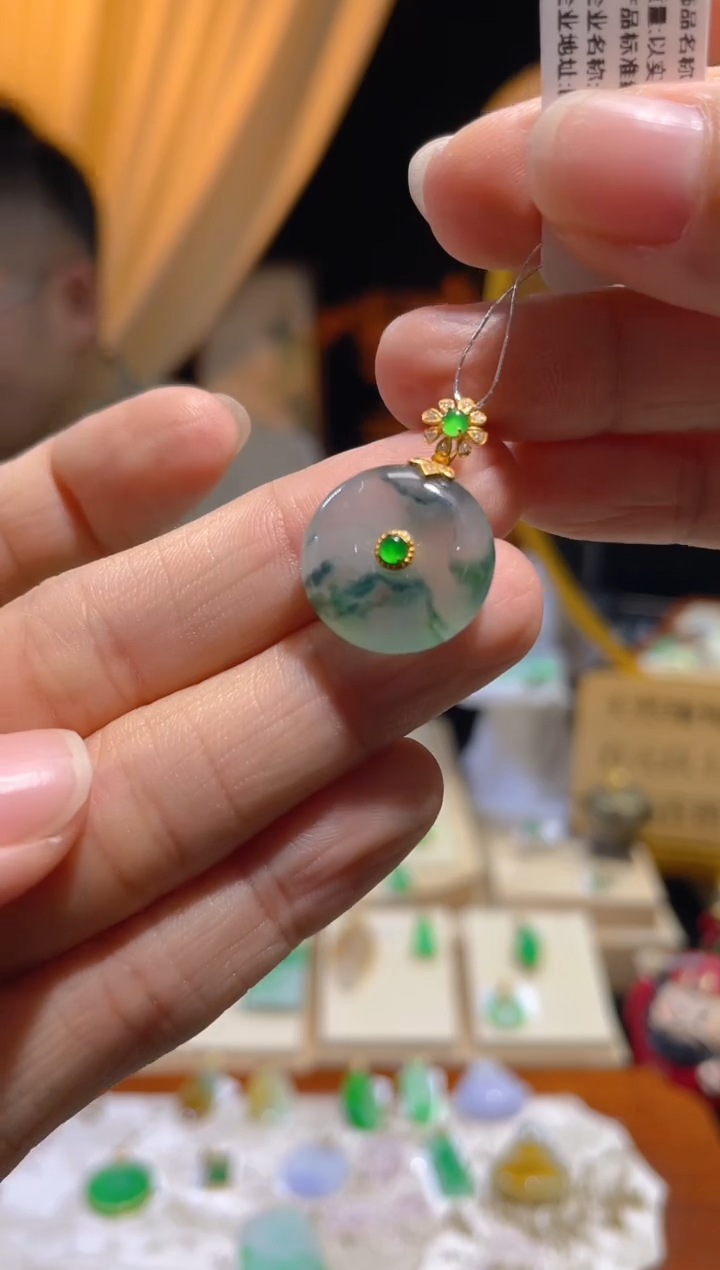 【闪购商品】翡翠颈饰18K金镶嵌假一赔三