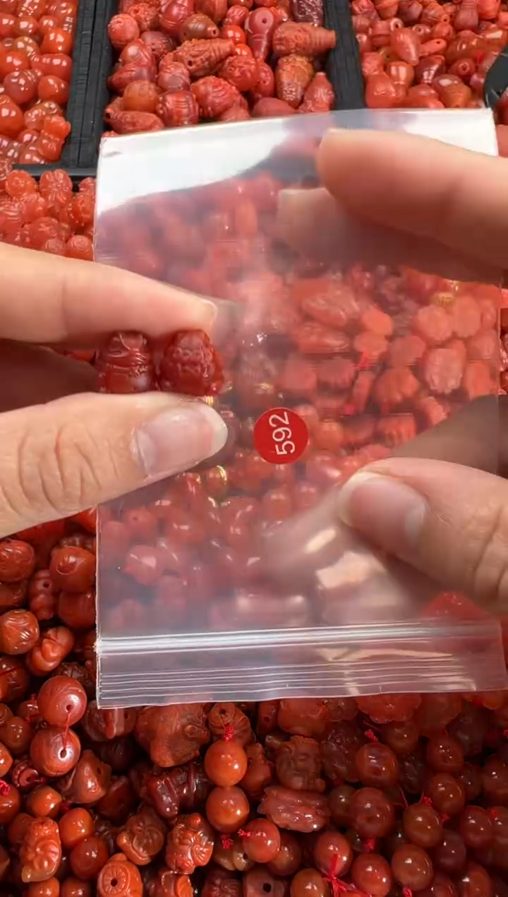 【闪购商品】南红玛瑙颈饰未镶嵌1