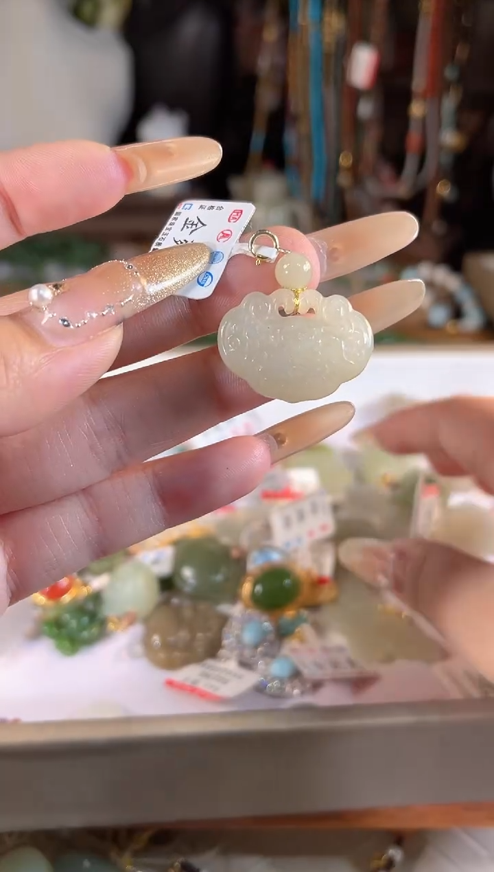 【闪购商品】和田玉吊坠(不含链)银S925镶嵌多样性发货其一