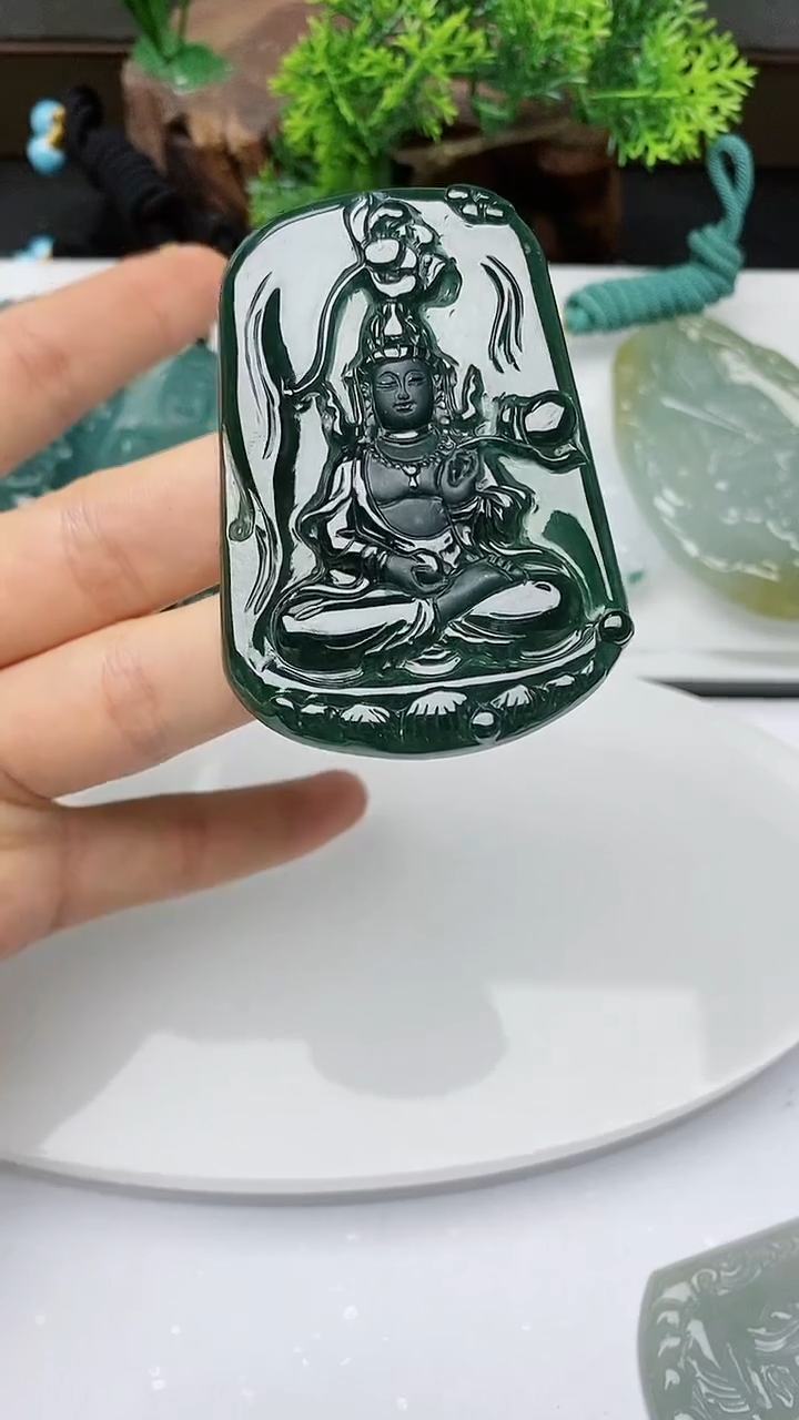 【闪购商品】翡翠颈饰未镶嵌         