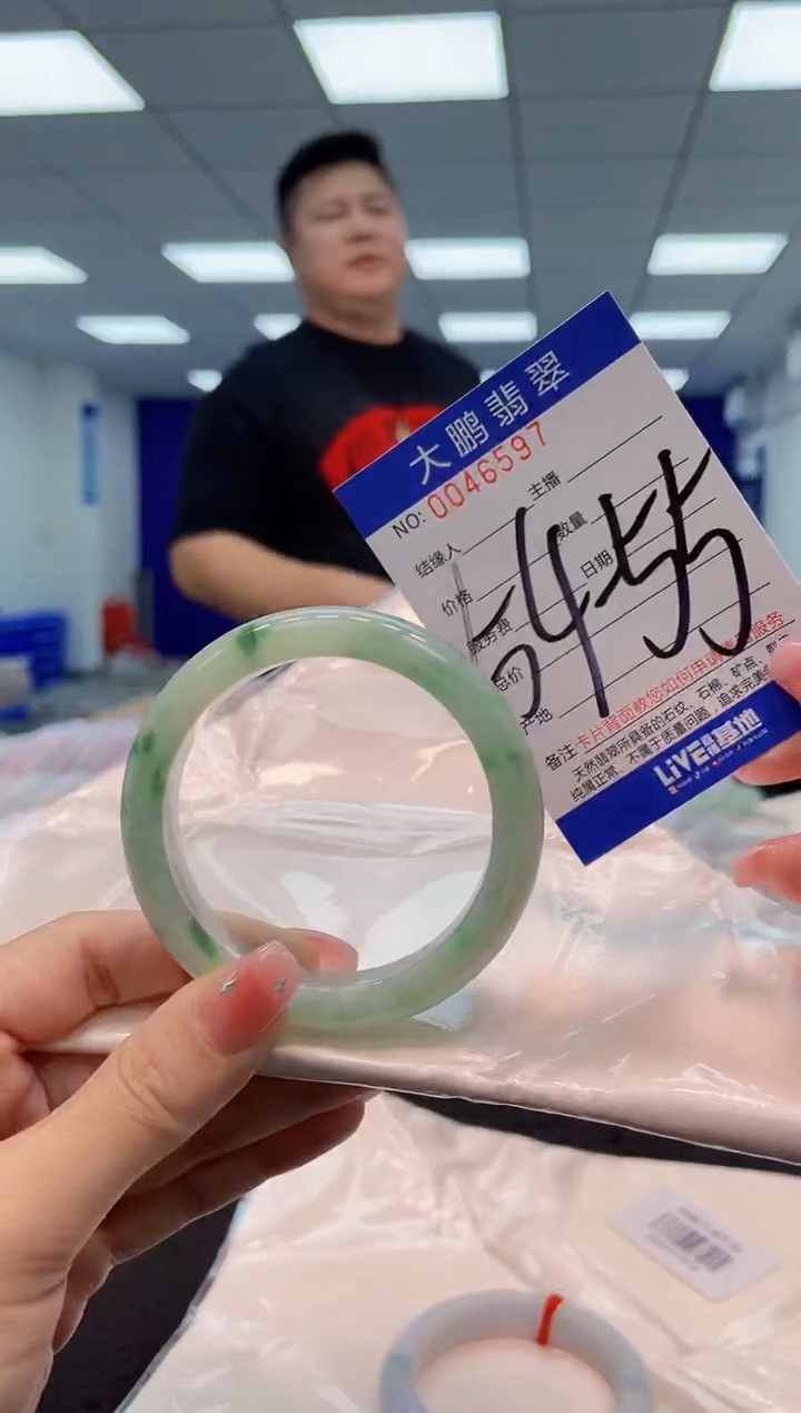 【闪购商品】翡翠手镯未镶嵌AAAAAAAAAA