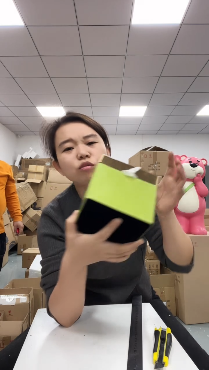 树脂皮质绿色正方形纸巾盒