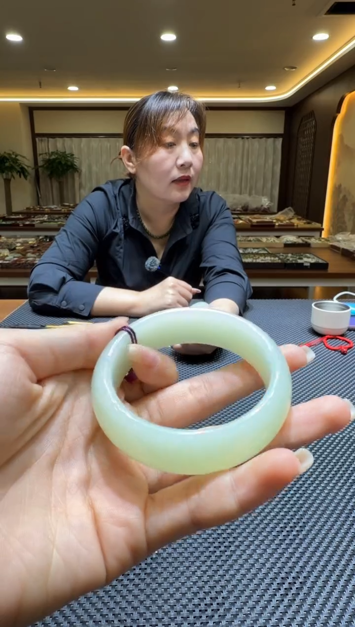 颈饰未镶嵌和田玉手镯56