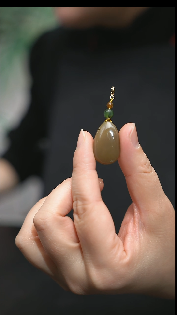 颈饰未镶嵌和田玉?***耶水滴