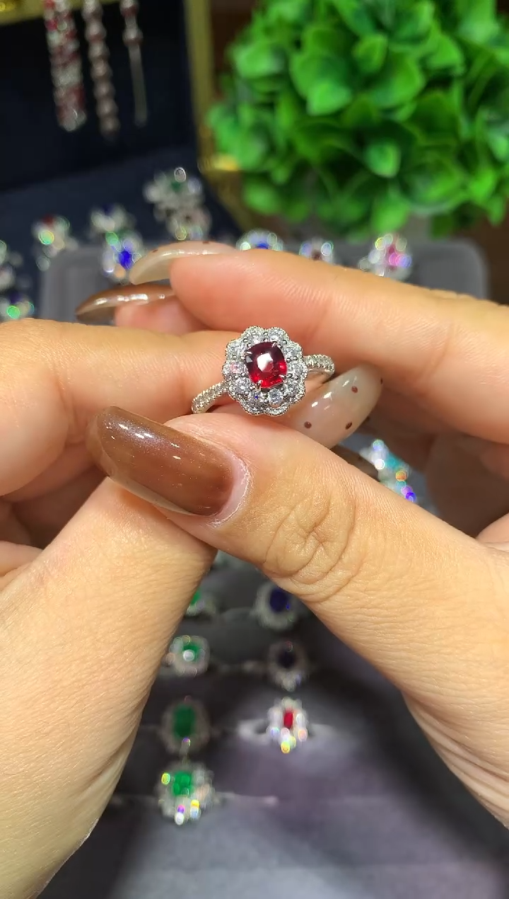 18K金镶嵌戒指红宝石1.01ct