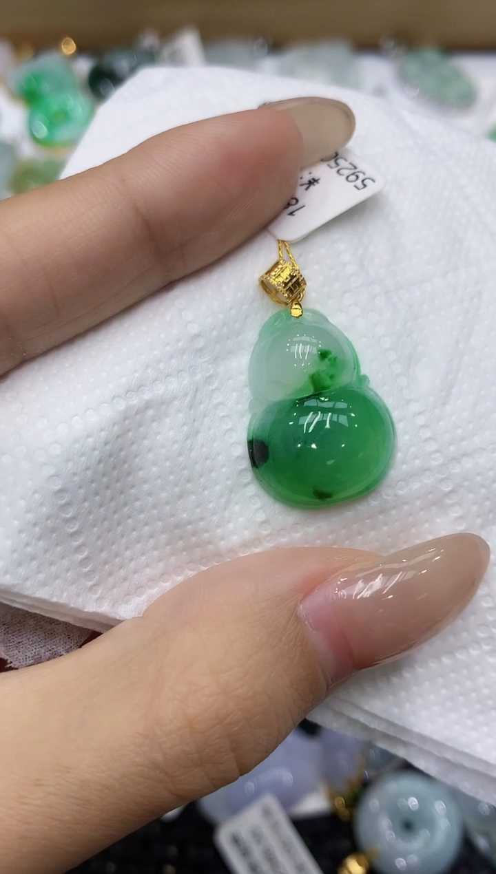 翡翠18K金镶嵌颈饰111111111111