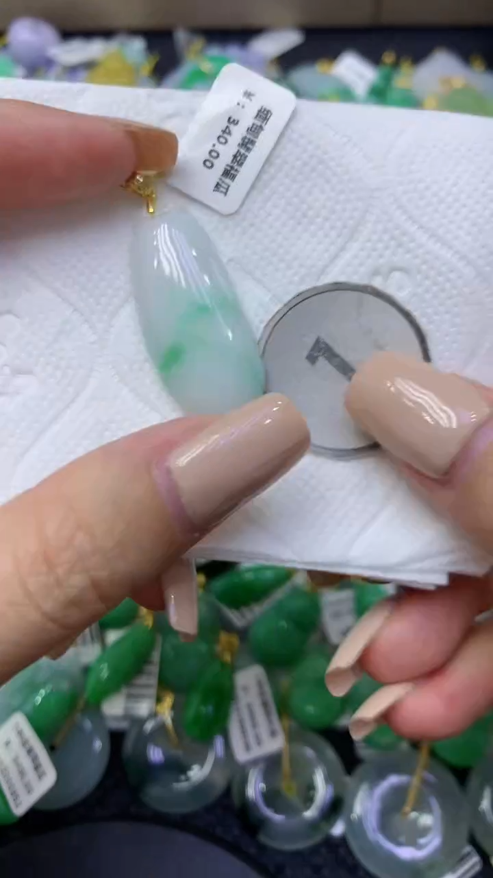 颈饰未镶嵌翡翠天然缅甸翡翠A货1