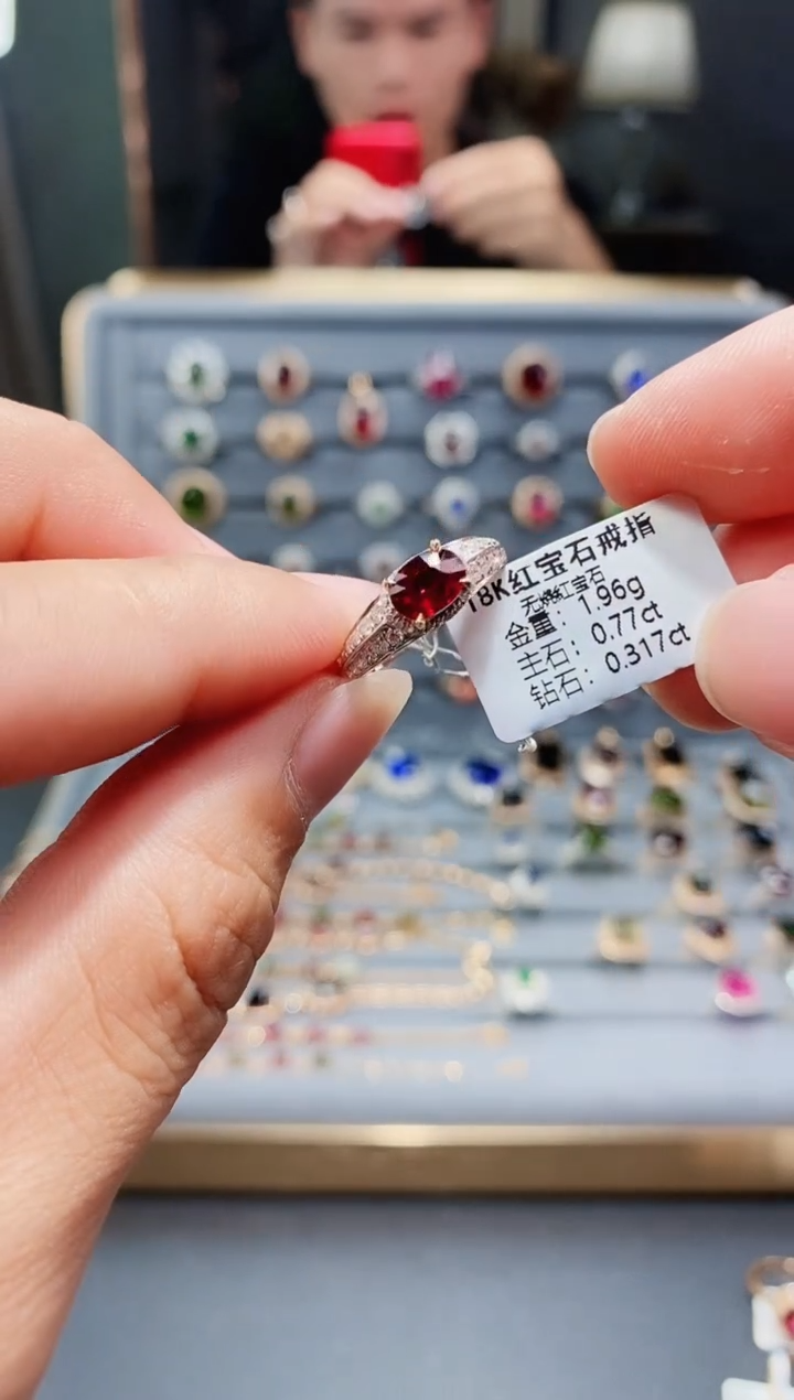 红宝石戒指18K金镶嵌0.77.
