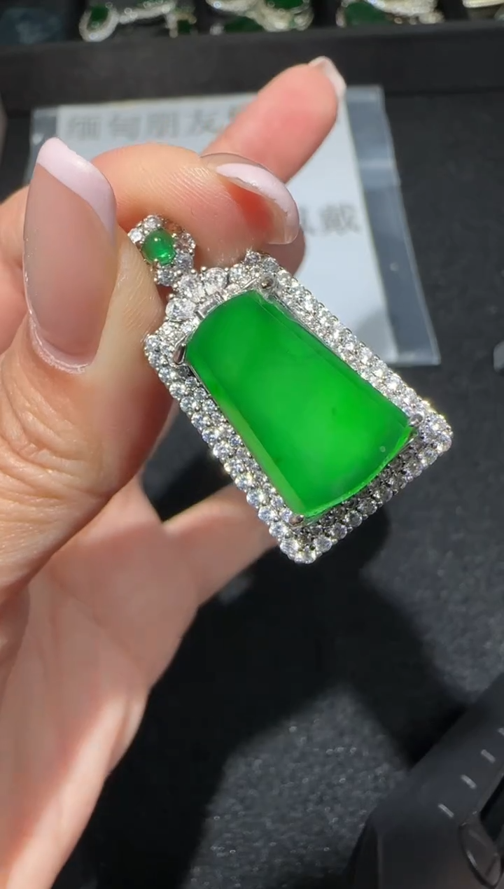 【闪购商品】翡翠吊坠(赠链)未镶嵌多样性发货拍一发一