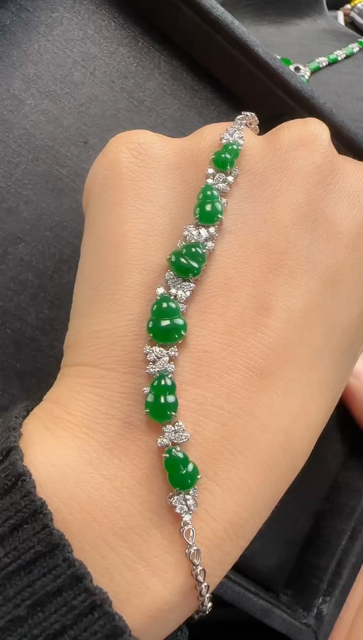 【闪购商品】翡翠手链18K金镶嵌650葫芦一条