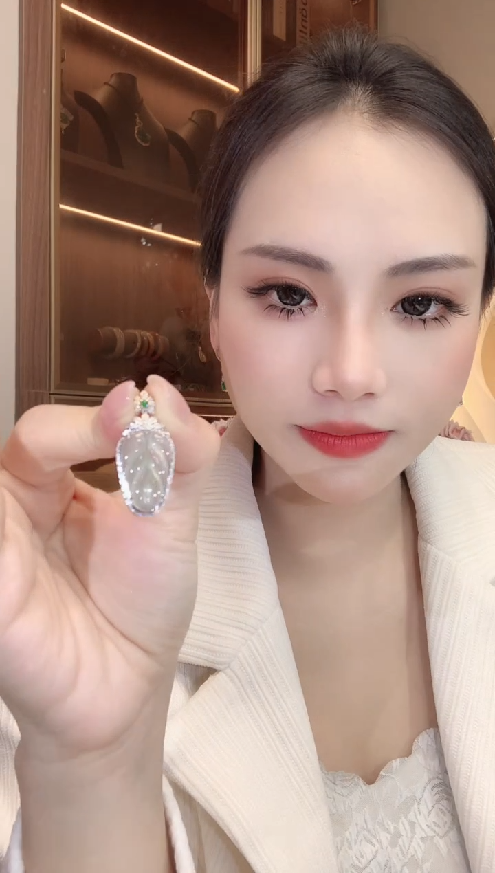 【闪购商品】翡翠吊坠(不含链)18K金镶嵌A34