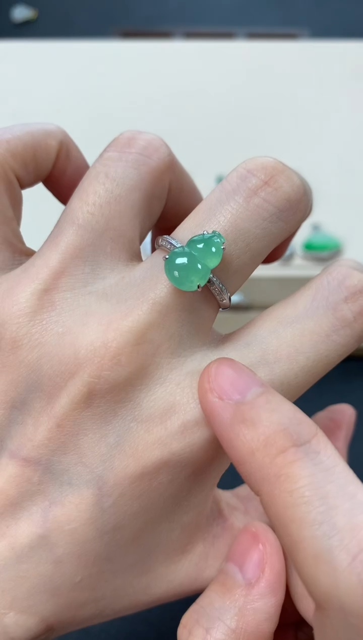 【闪购商品】翡翠18K金镶嵌戒指葫芦戒指3500