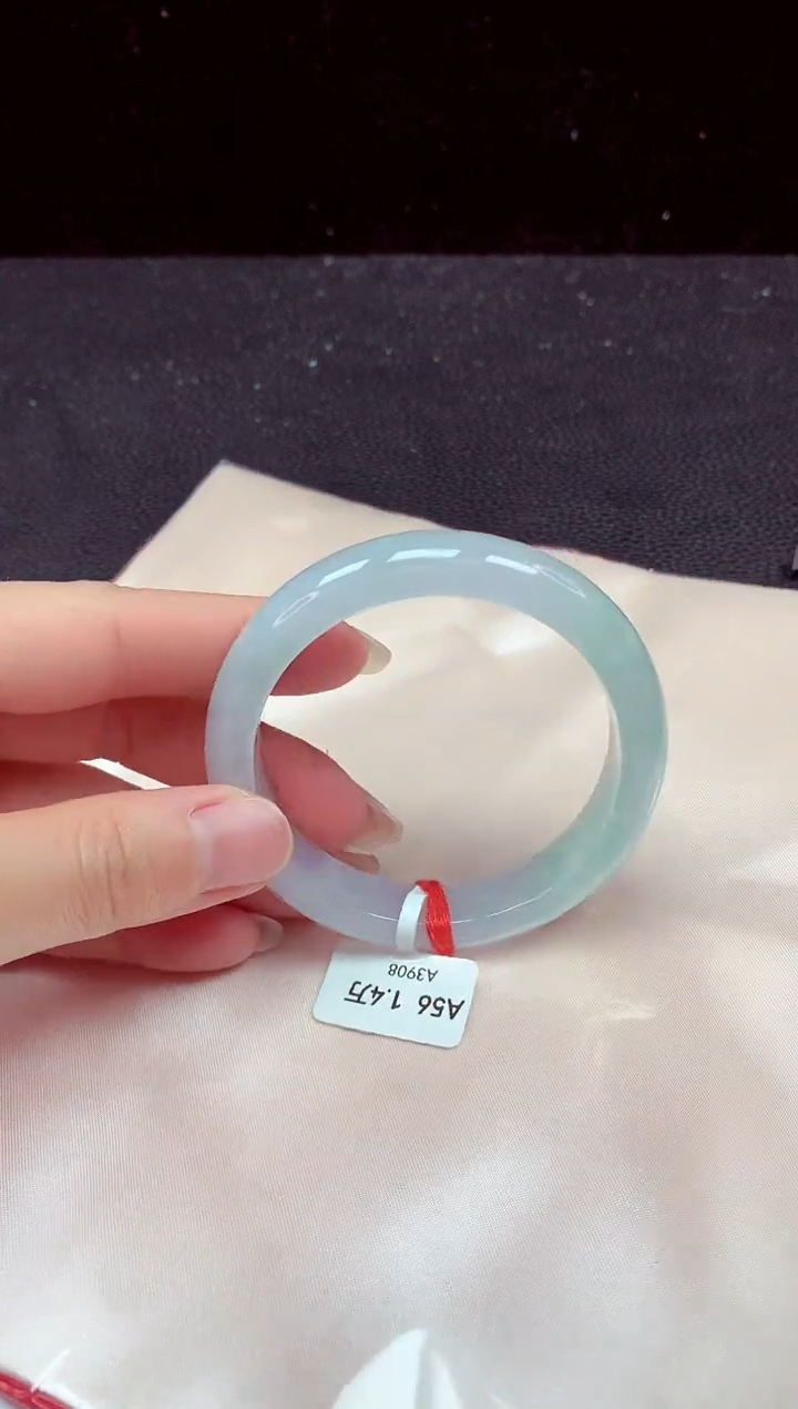 【闪购商品】翡翠手镯未镶嵌镯子56+