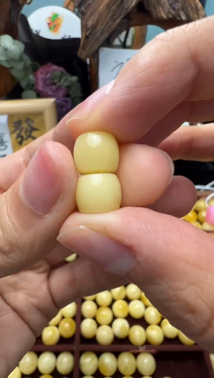 【闪购商品】蜜蜡裸石未镶嵌俄料微瑕9.1*7.6mm0.893克