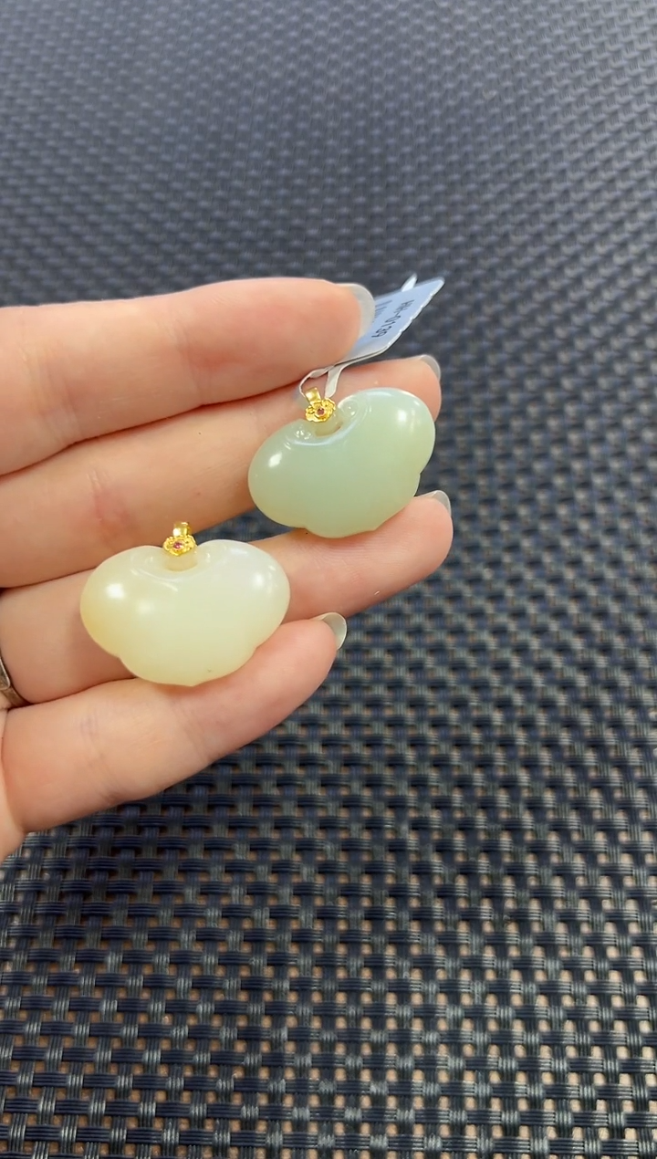 和田玉18K金镶嵌挂件（多样性发一件）