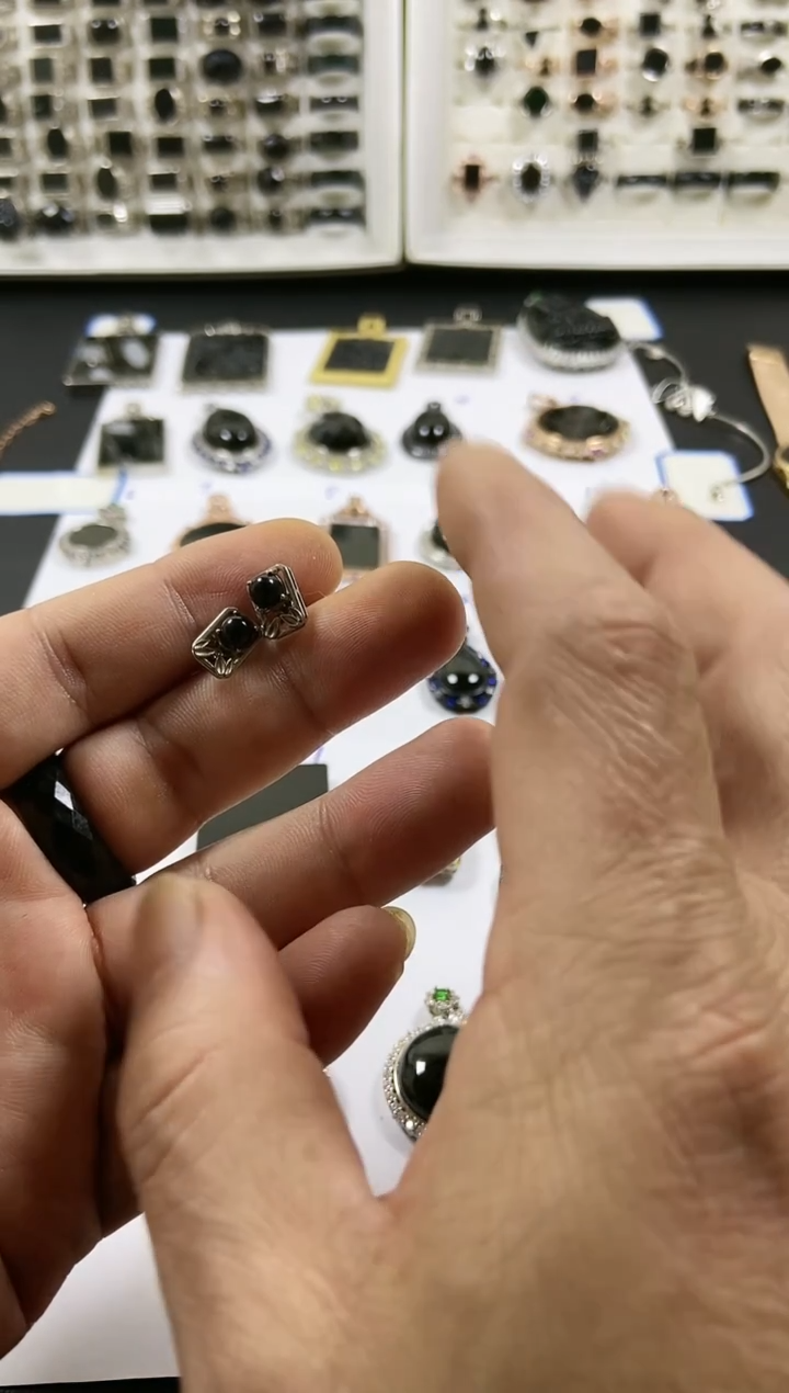 银S925镶嵌翡翠耳钉蛋面款