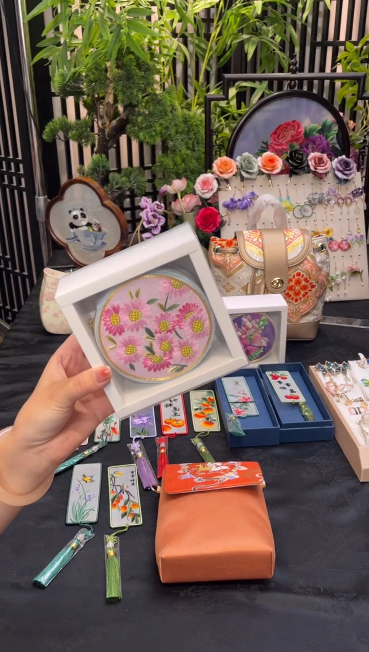 织绣小*~非遗苏绣手工饰品