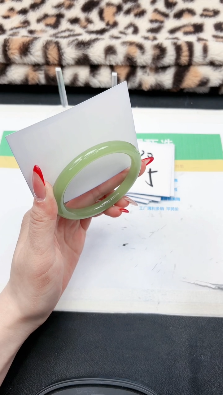 【闪购商品】石英质玉手镯未镶嵌395-55.5