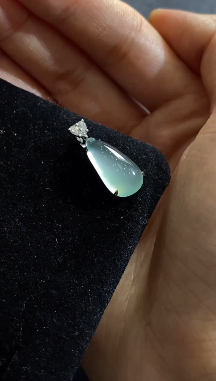 颈饰18K金镶嵌翡翠收到货48小时鉴赏期（超时不退不换）