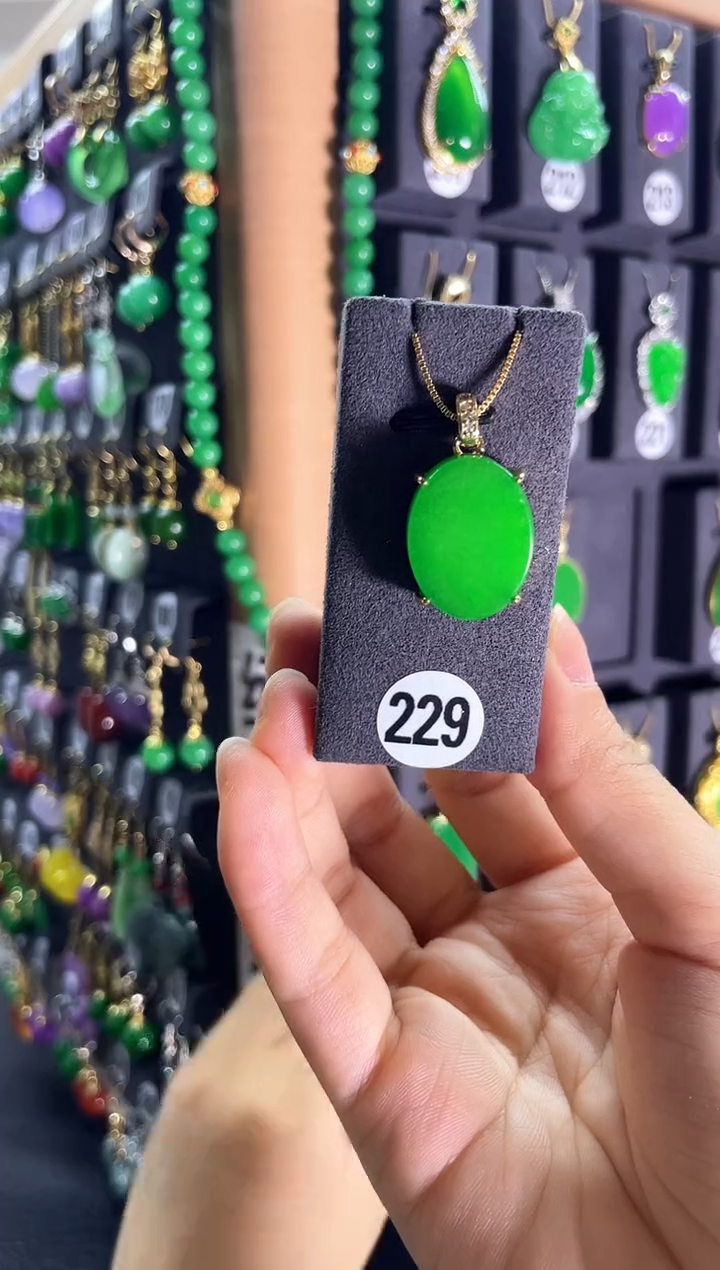 【闪购商品】翡翠吊坠(赠链)银S925镶嵌229