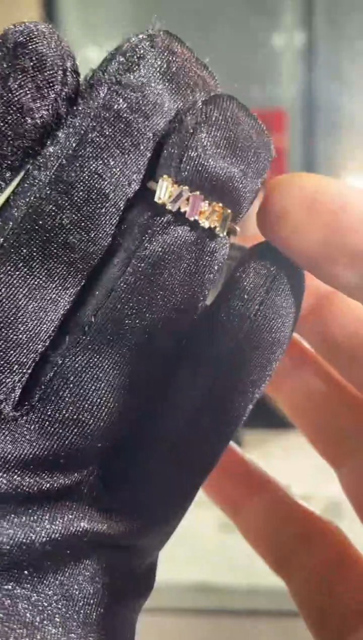 【闪购商品】彩色蓝宝石戒指18K金镶嵌彩蓝宝戒指