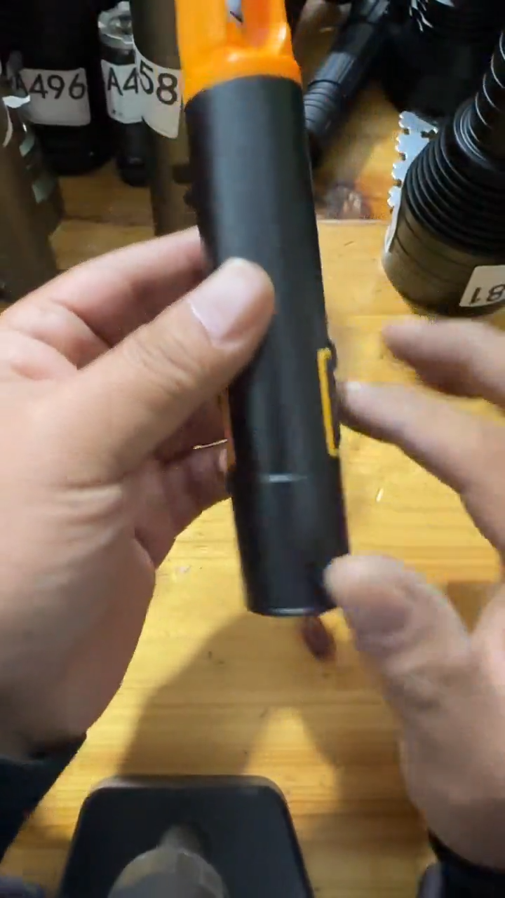 A518钥匙扣手电内置电池