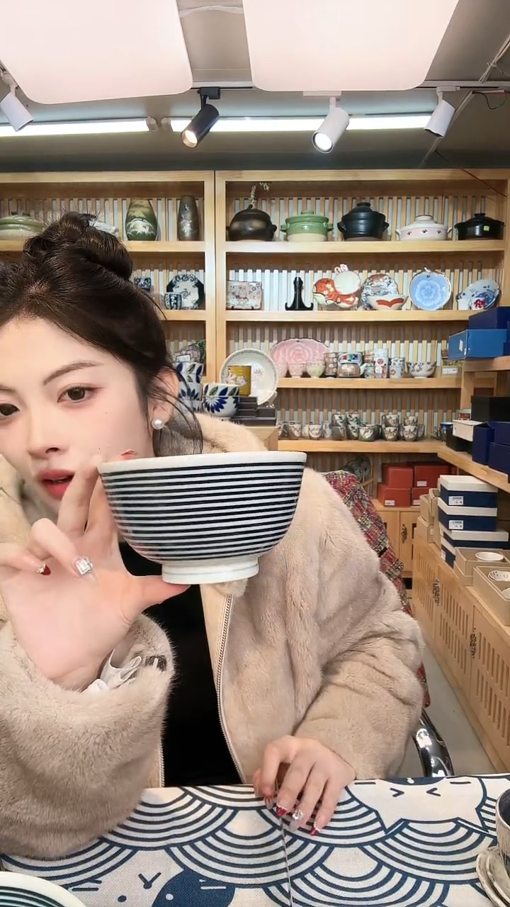 【闪购商品】盘蓝驹13cm米饭碗进口一个