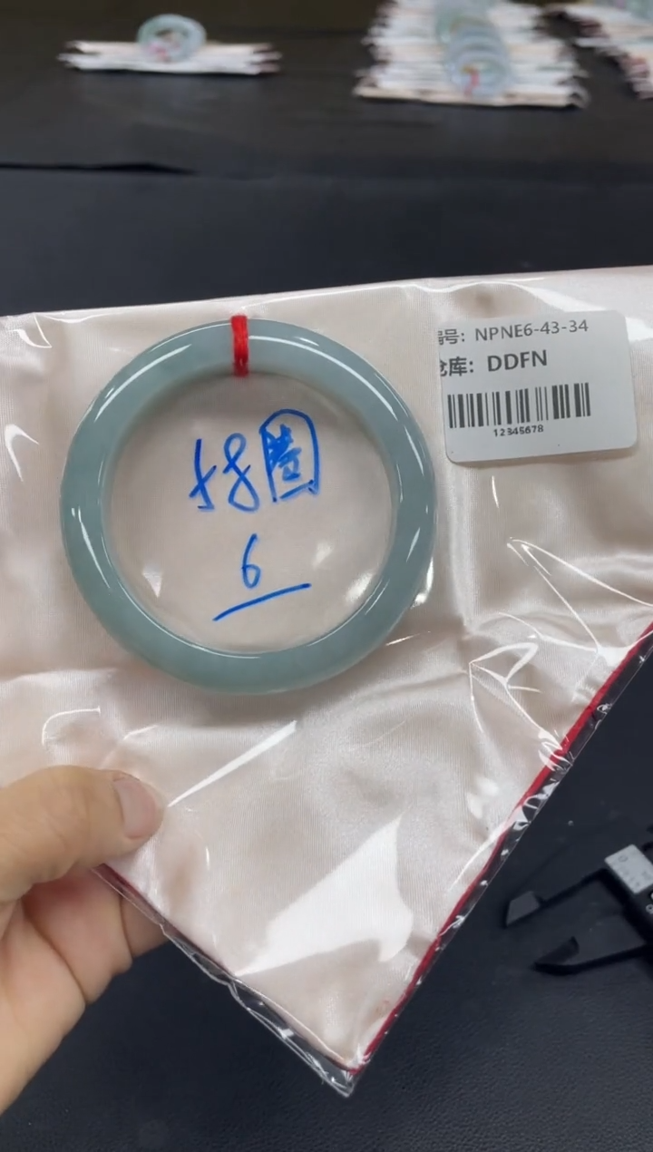 未镶嵌手镯翡翠翡翠手镯