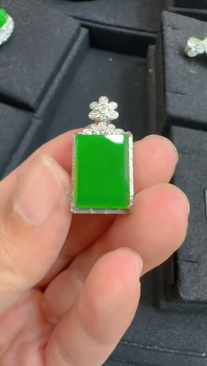 翡翠18K金镶嵌吊坠(不含链)多样性团购发一件
