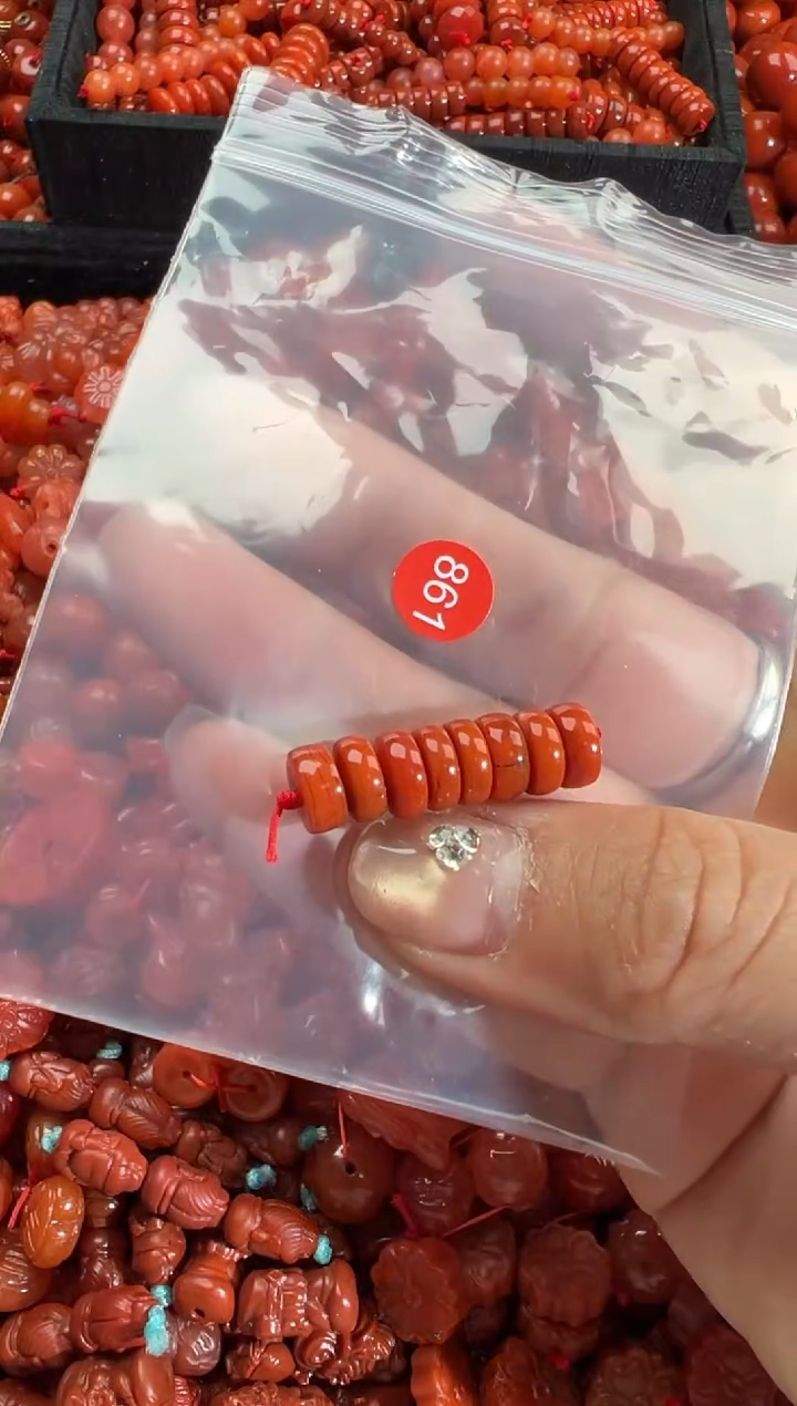 南红玛瑙未镶嵌颈饰1