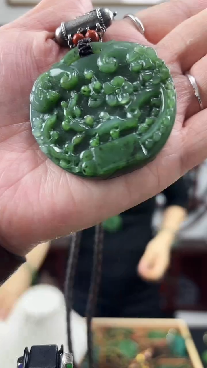 颈饰未镶嵌和田玉锁