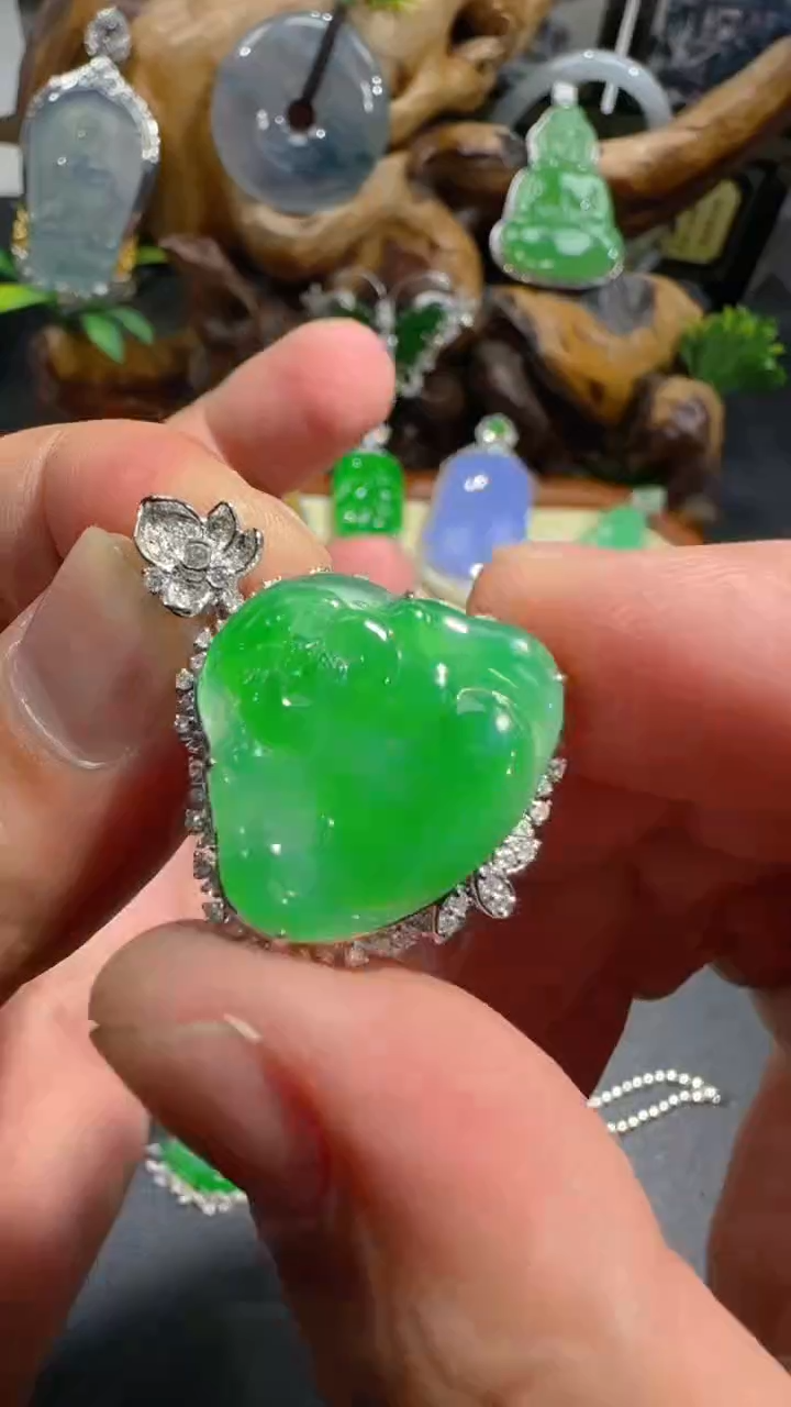 【闪购商品】翡翠吊坠(不含链)18K金镶嵌吊坠