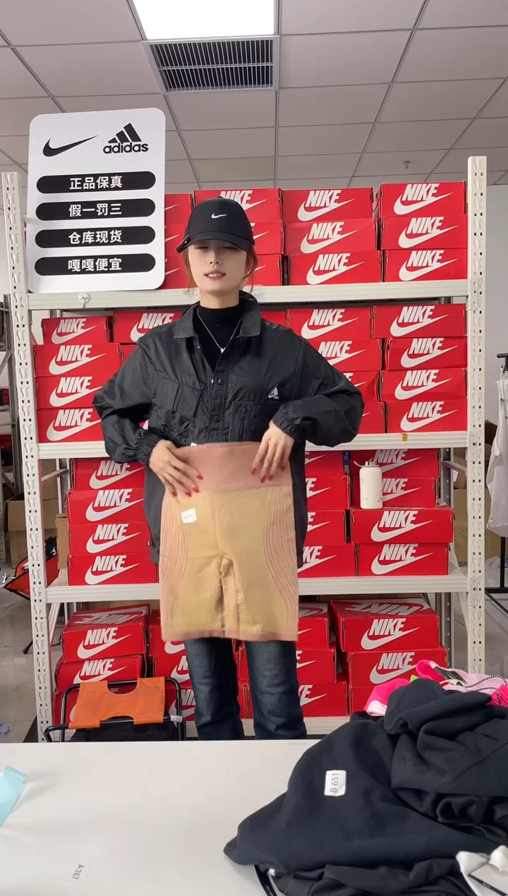 编码747闪购尺码 xl  Nike/耐克卫衣卫裤以直播间过款为主