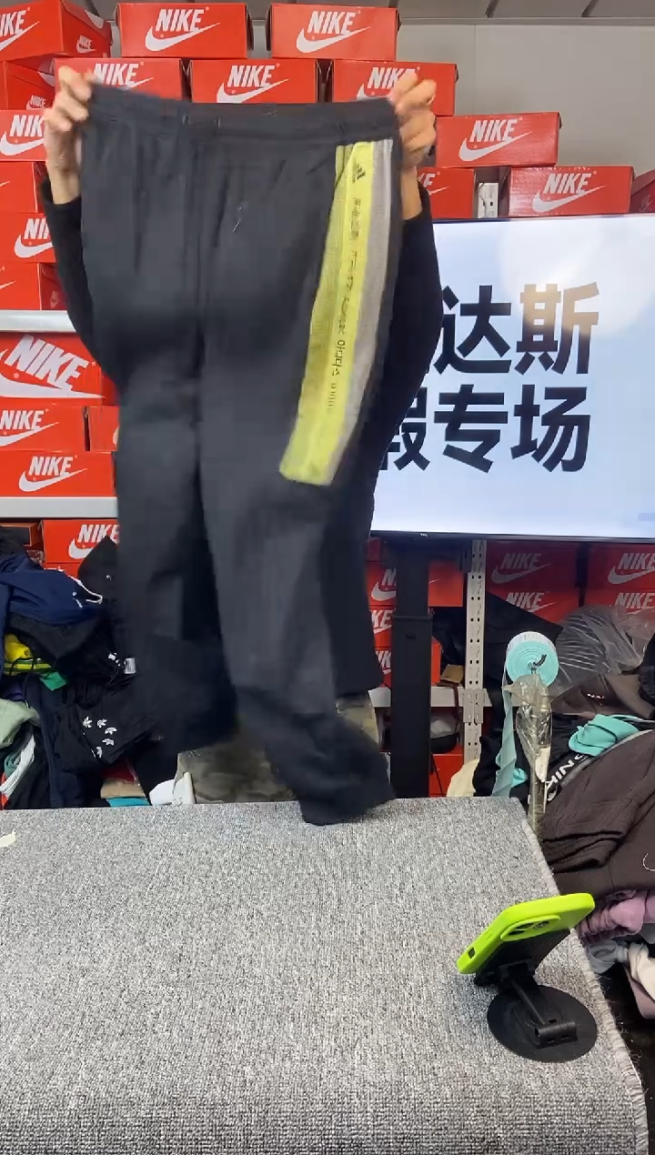 175编码 阿迪达斯 全新无暇 尺码175 直播间过款为准