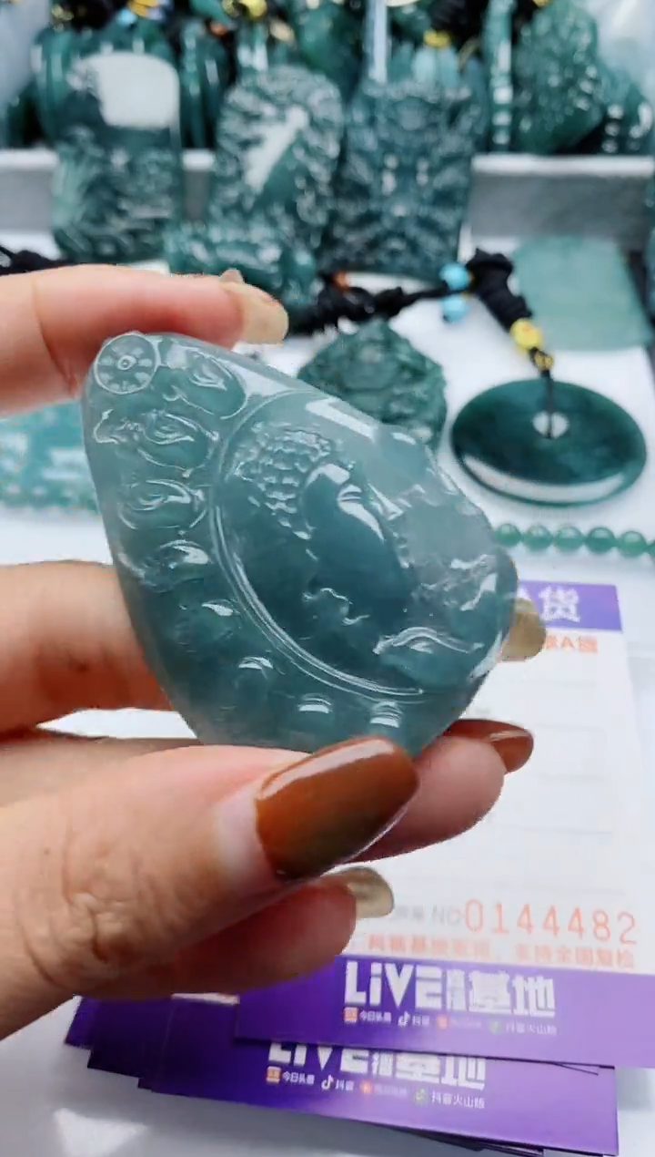 颈饰未镶嵌翡翠              