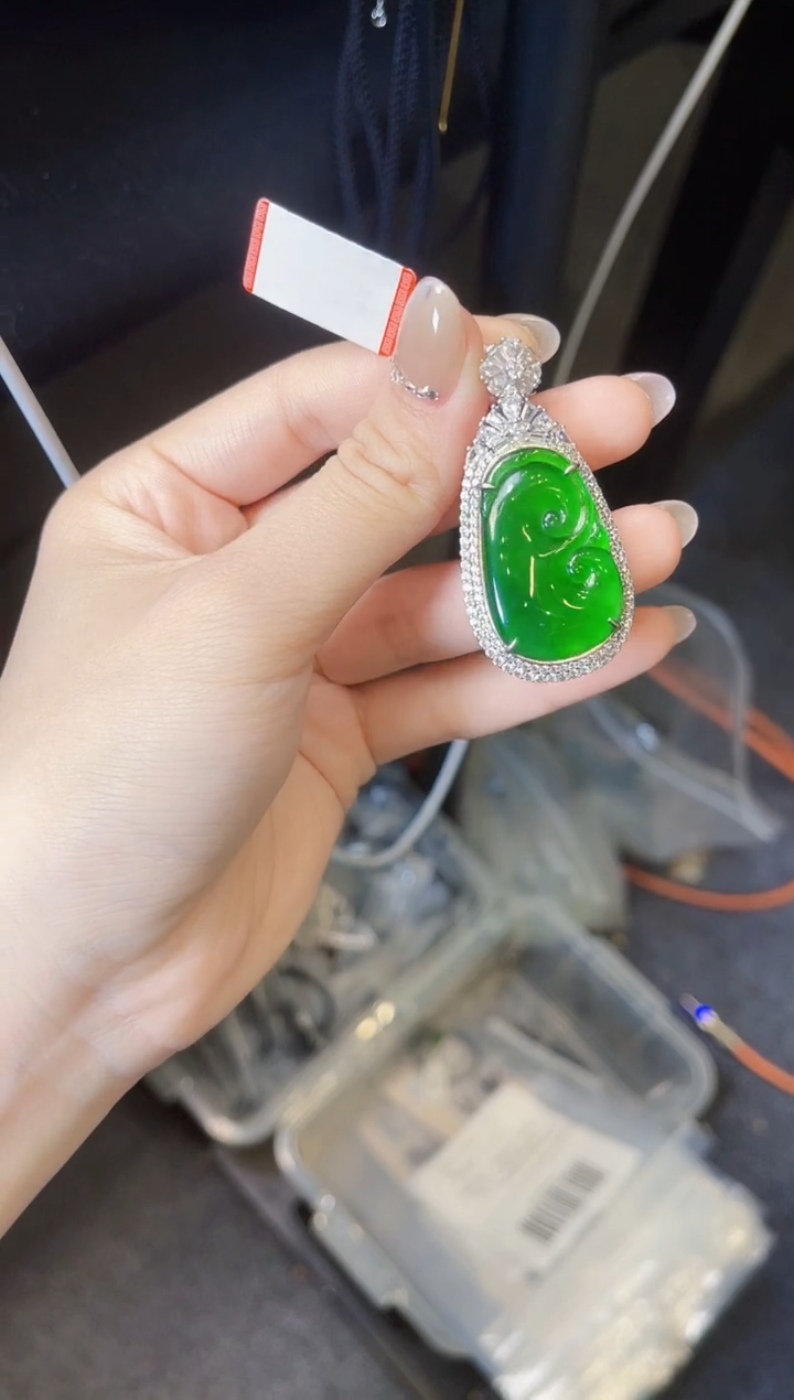 【闪购商品】翡翠银S925镶嵌颈饰如意吊坠