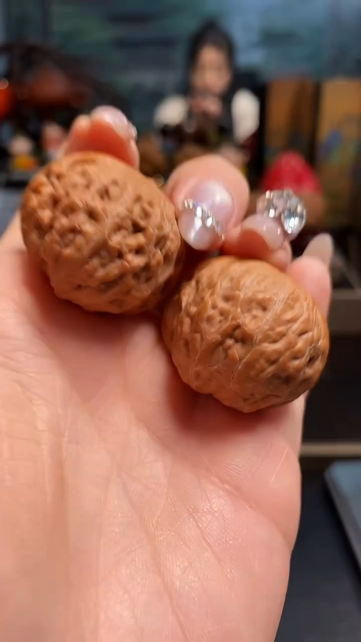 【闪购商品】文玩核桃把件K10铁锤32