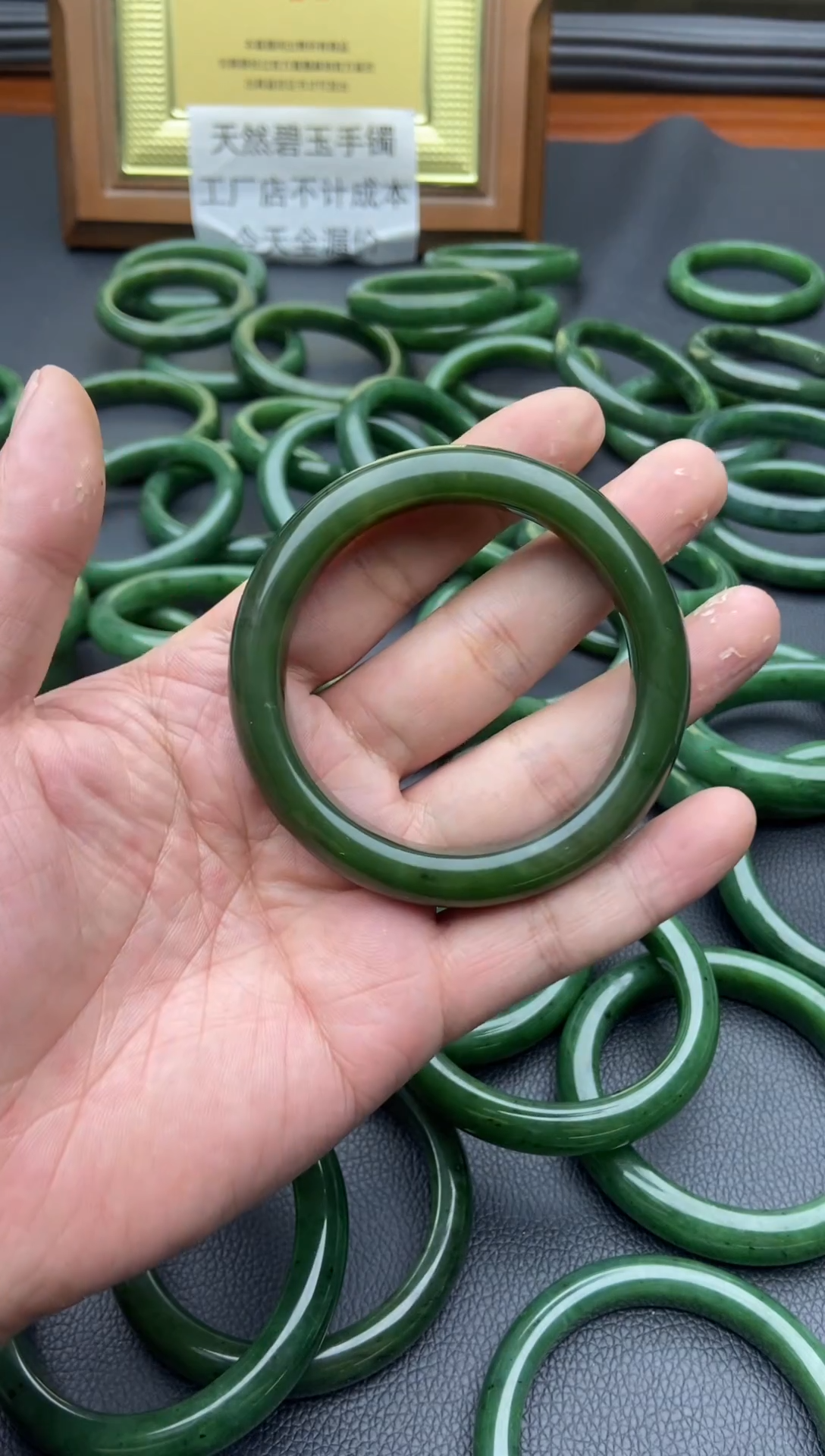 未镶嵌手镯和田玉（碧玉）64-58-有瑕