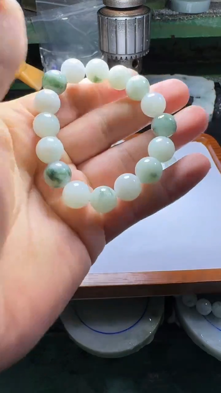 未镶嵌手链翡翠秋****聊发一条