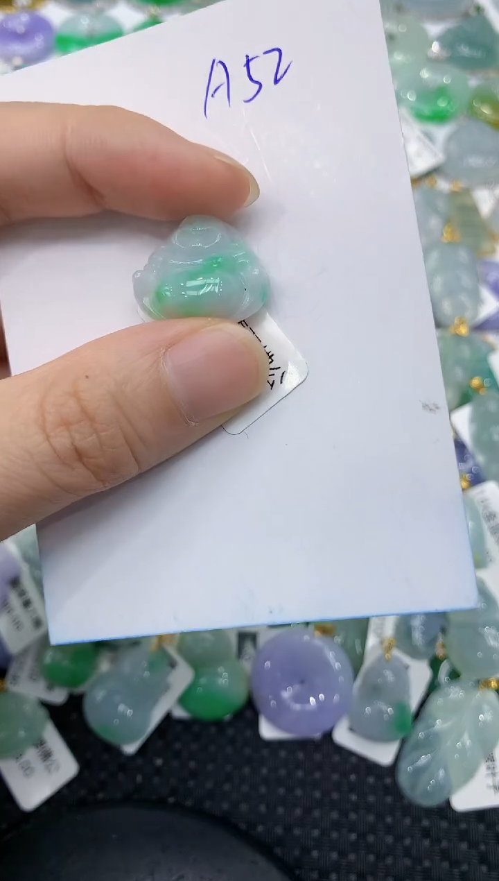 翡翠18K金镶嵌颈饰111111111