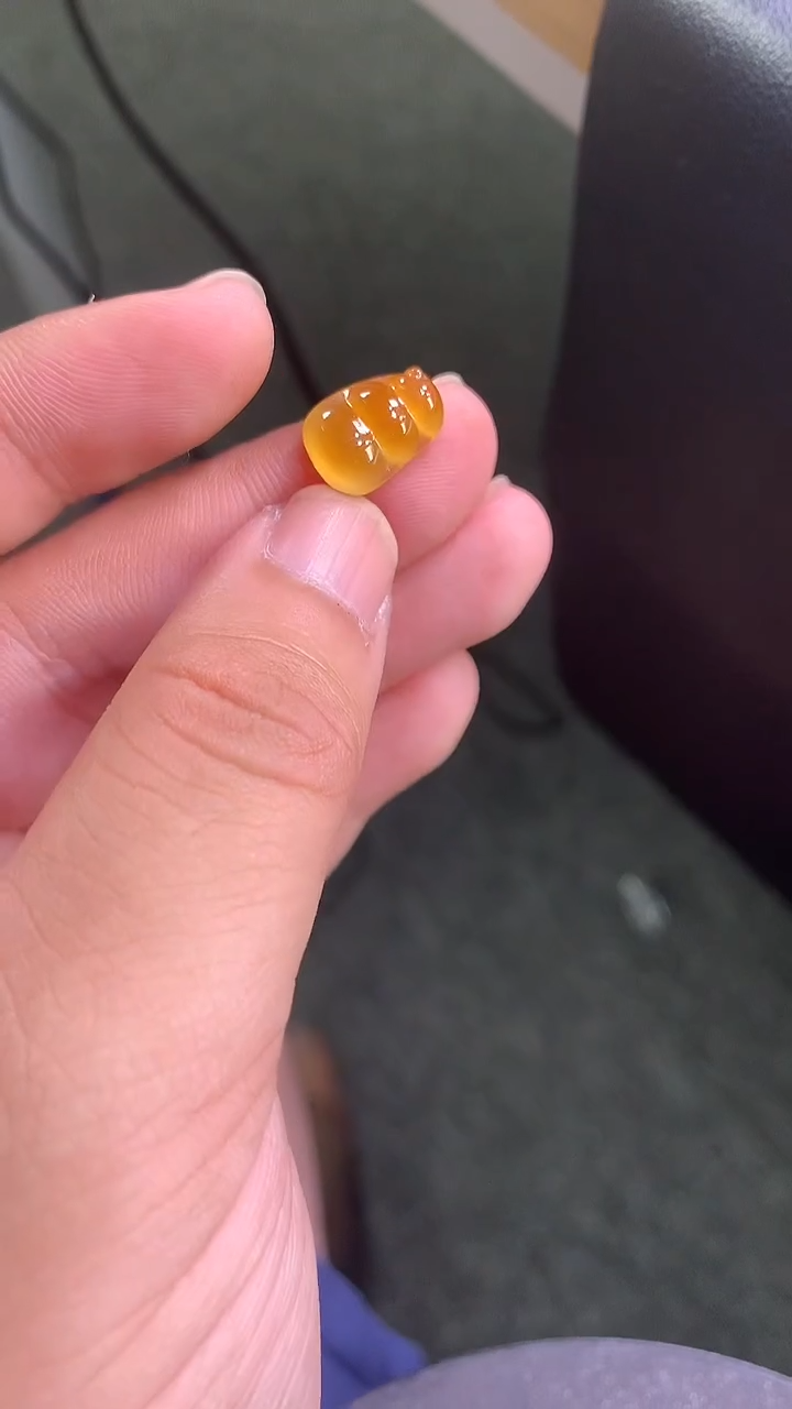 翡翠未镶嵌颈饰黄豆子