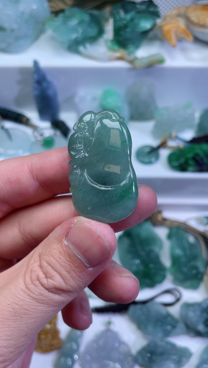 【闪购商品】翡翠颈饰未镶嵌瓜