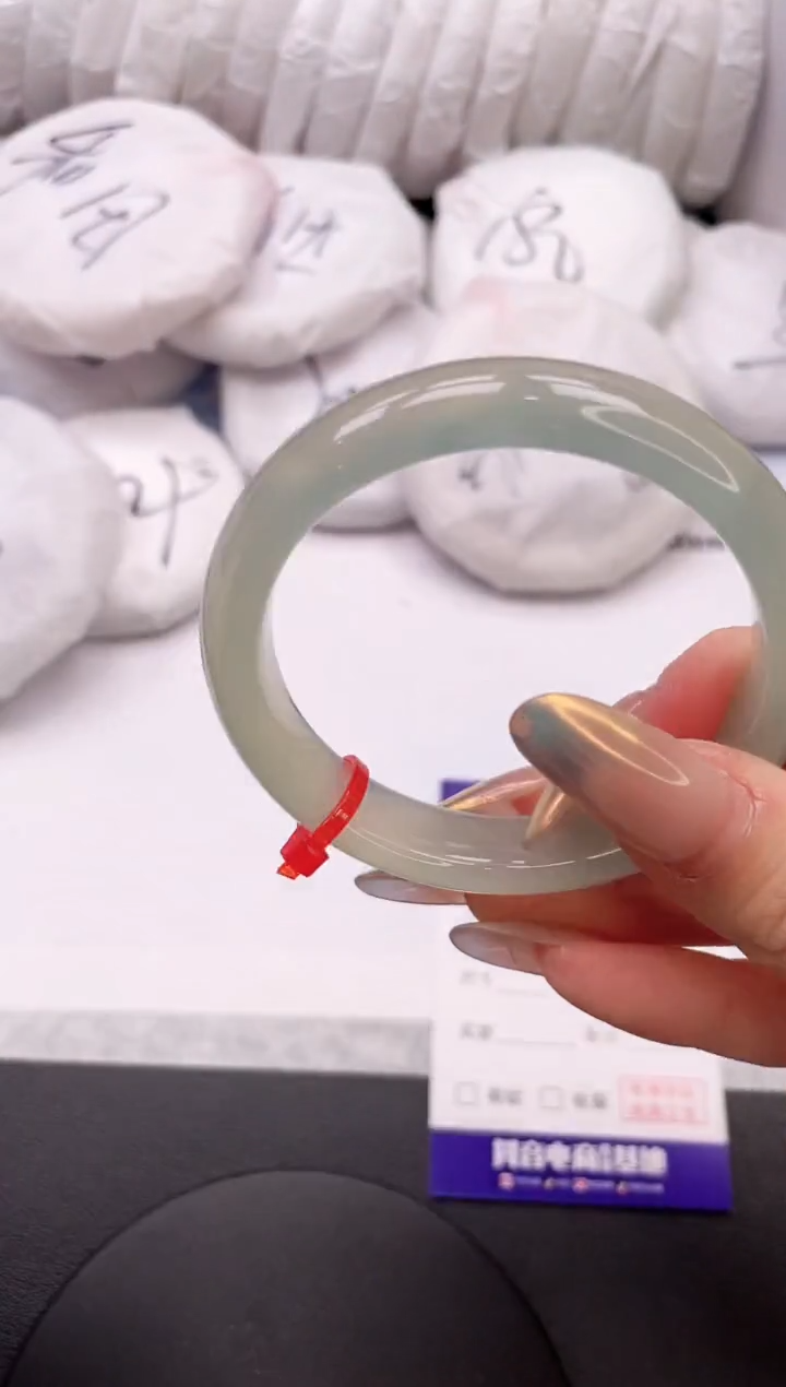 【闪购商品】石英质玉手镯未镶嵌30K365-54