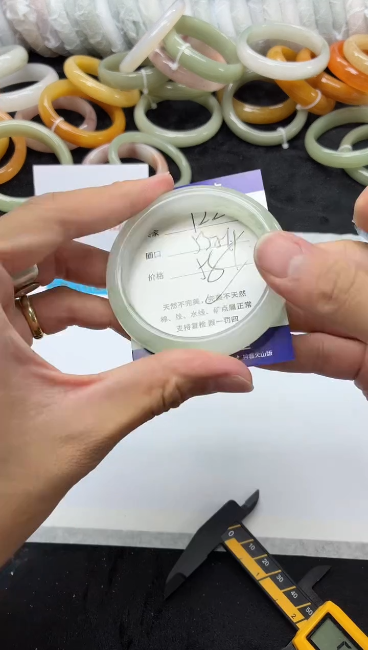 未镶嵌手镯石英质玉122