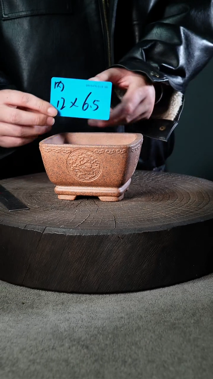 A宜兴紫砂小花盆