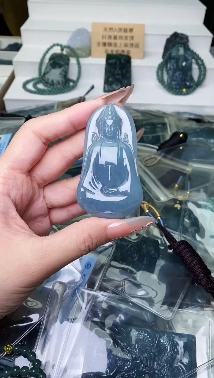 颈饰未镶嵌翡翠 