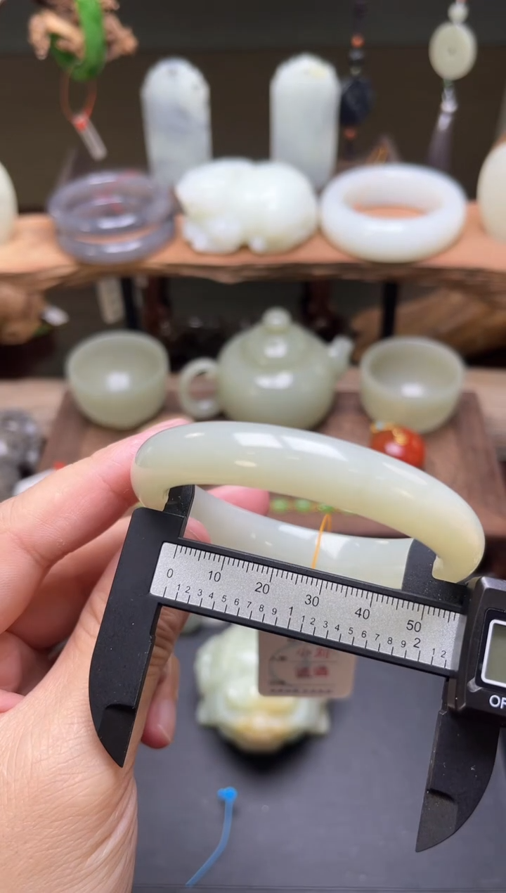 【闪购商品】和田玉手镯未镶嵌56+圈且末迪克兰手镯9007364