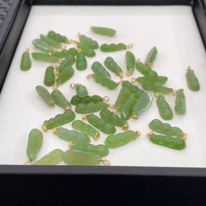 18k金镶和田玉四季豆吊坠（多样性发一件）  PP133-1