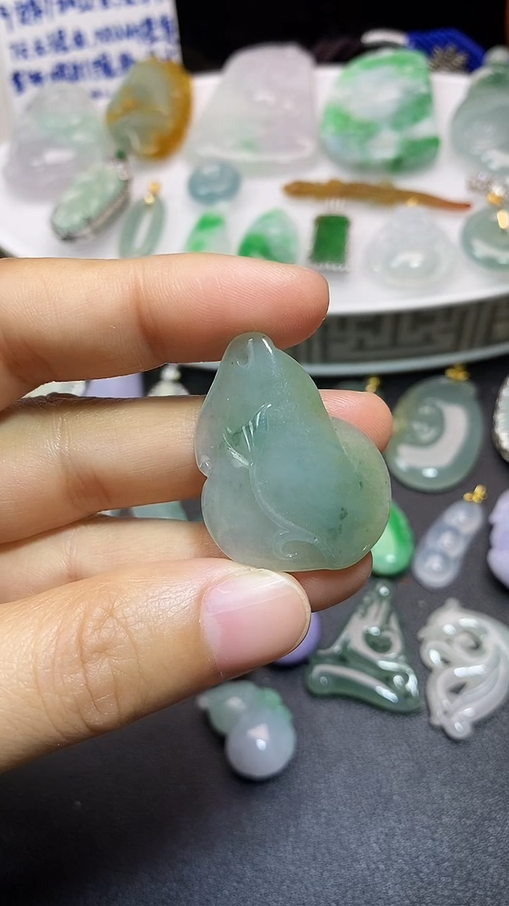 颈饰未镶嵌翡翠吊坠