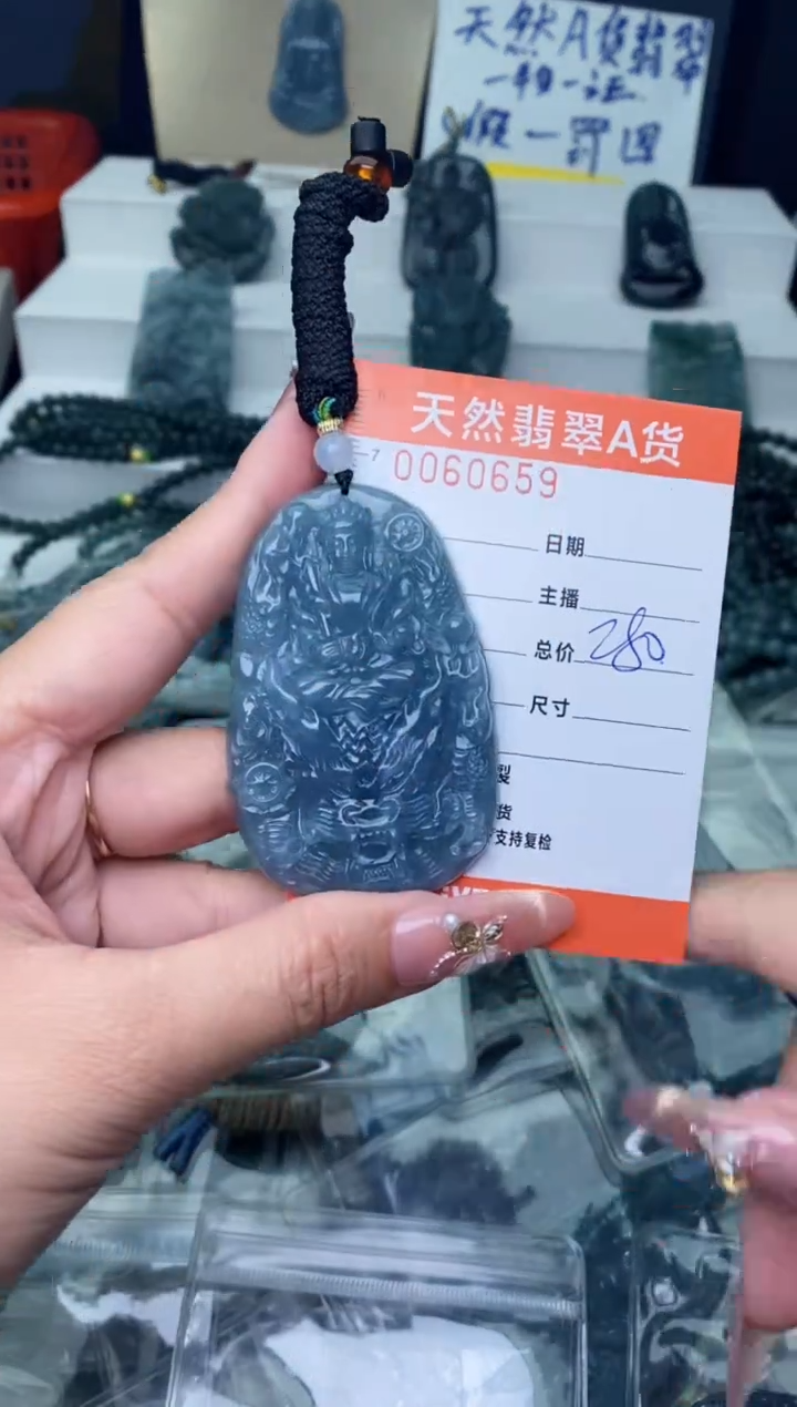 【闪购商品】翡翠颈饰未镶嵌··········